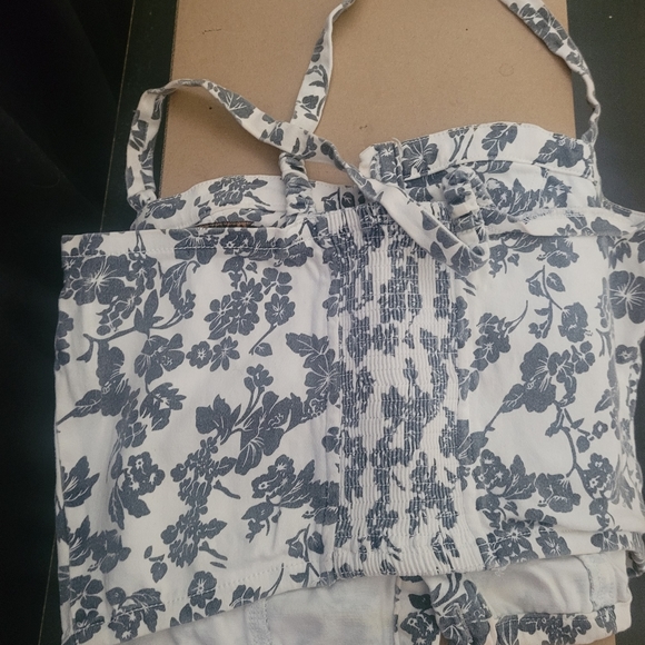 Crop top - Picture 2 of 2